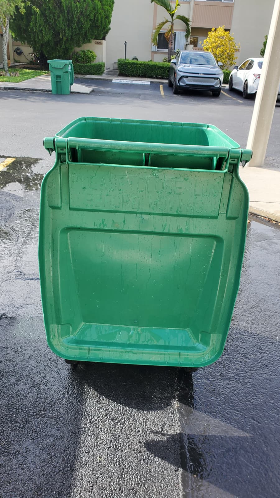 Clean trash bin